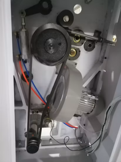 자동 칼 이동 시스템을 갖춘 2500mm 점보 종이 롤 되감기 기계